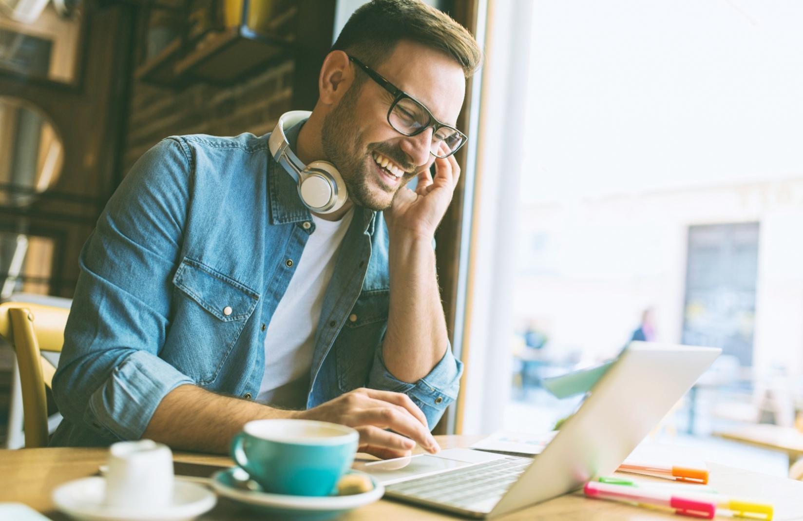 Übersicht verschiedener SEO-Software-Oberflächen im Kursvergleich